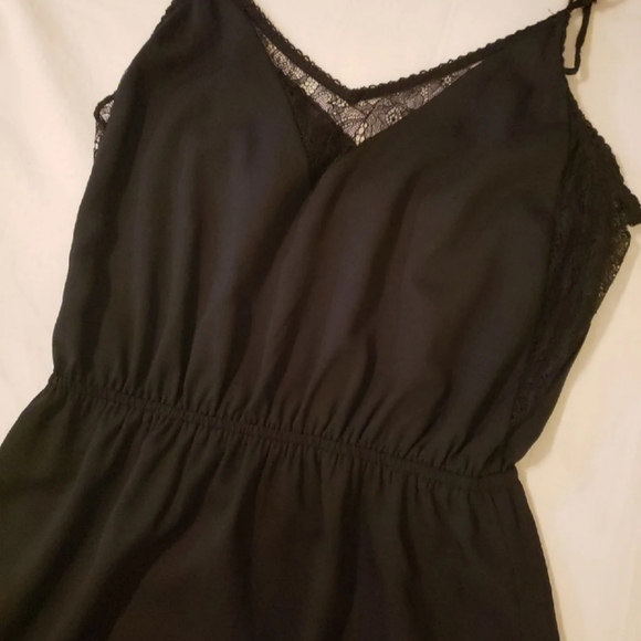 A GORGEOUS Little Black DRESS W/ LACE ACCENTS  💎 💎 💎 💎 💎 - Picture 1 of 5